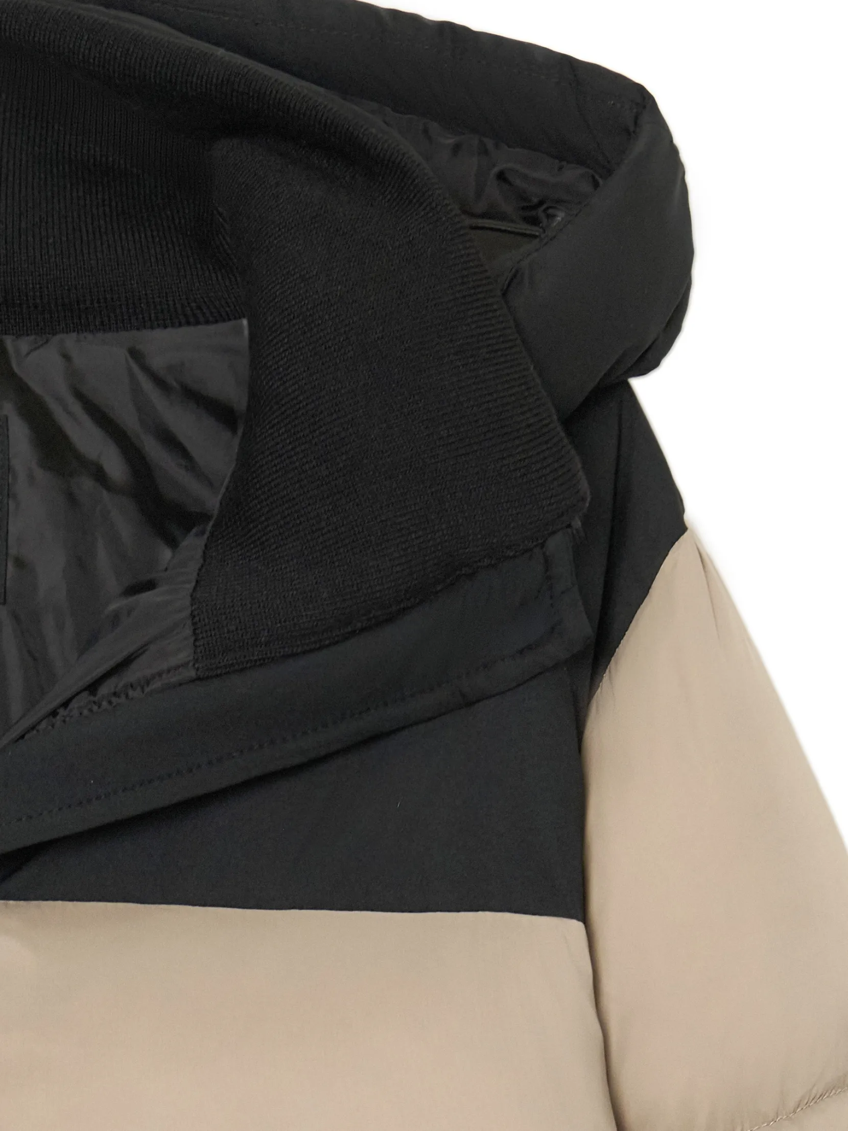 Outlet Beżowa kurtka puffer z czarnym karczkiem Kurtki, Płaszcze