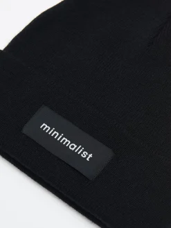 Outlet Czarna czapka beanie z naszywką Czapki