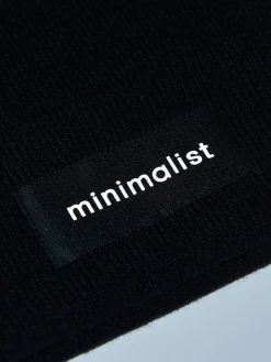 Outlet Czarna czapka beanie z naszywką Czapki