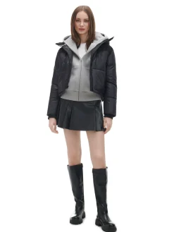 Sale Czarna kurtka puffer z kapturem Kurtki, Płaszcze
