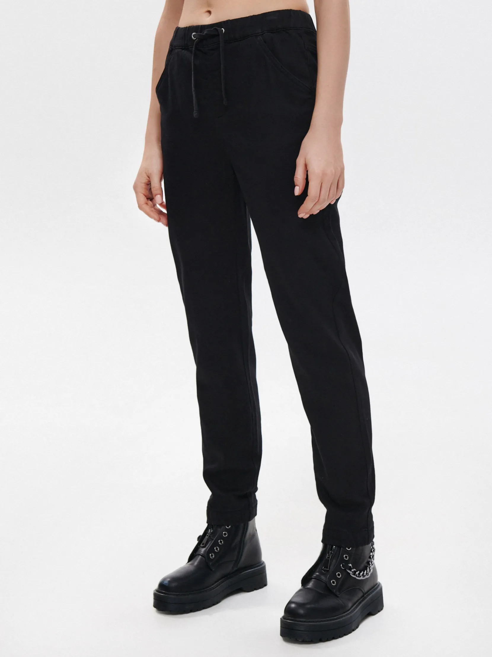 Clearance Czarne jeansowe joggery slim Jeansy