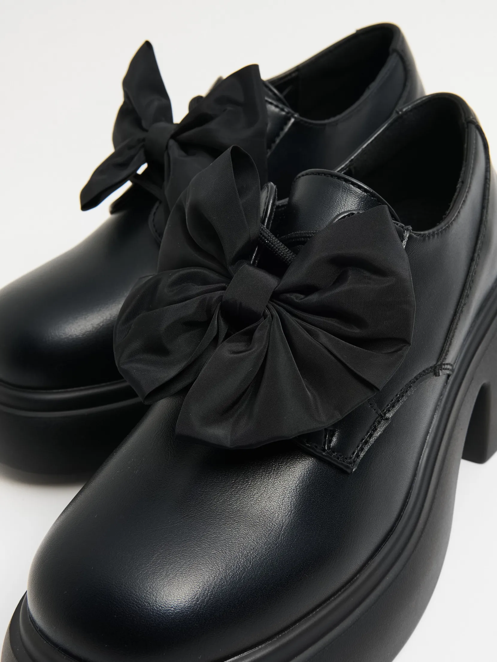 Fashion Czarne loafersy z kokardami Półbuty