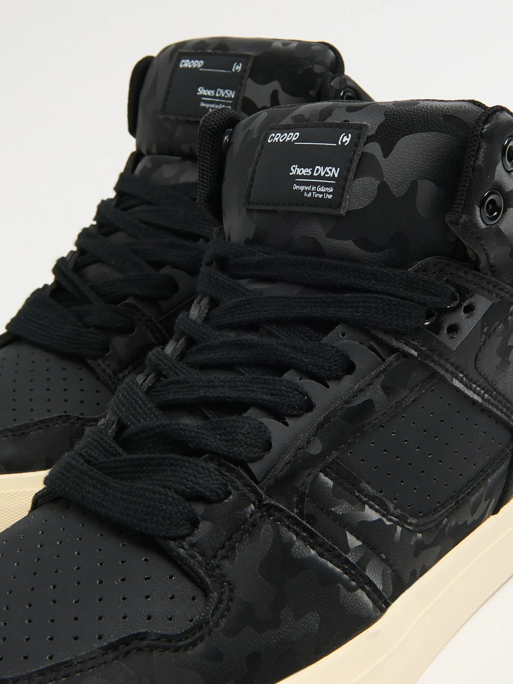 Outlet Czarne sneakersy z wysoką cholewką Sneakersy|Za Kostkę