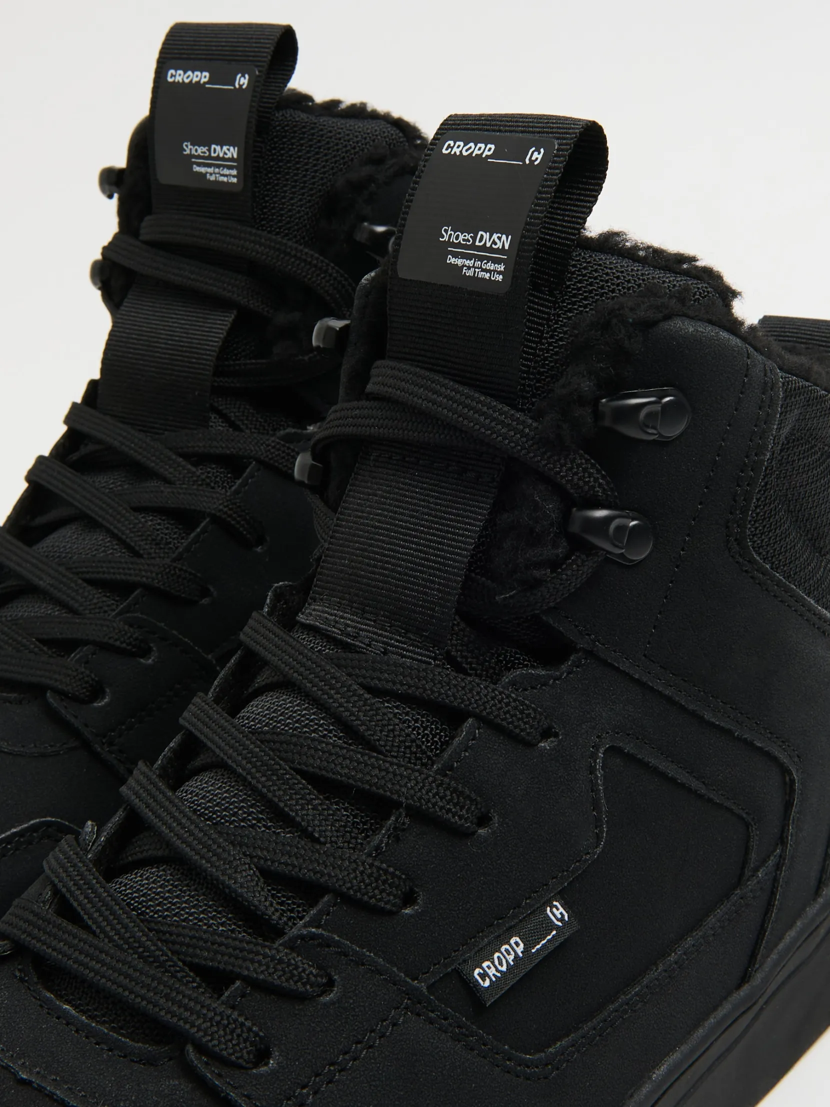 Fashion Czarne sneakersy ze sztucznym barankiem Sneakersy|Za Kostkę