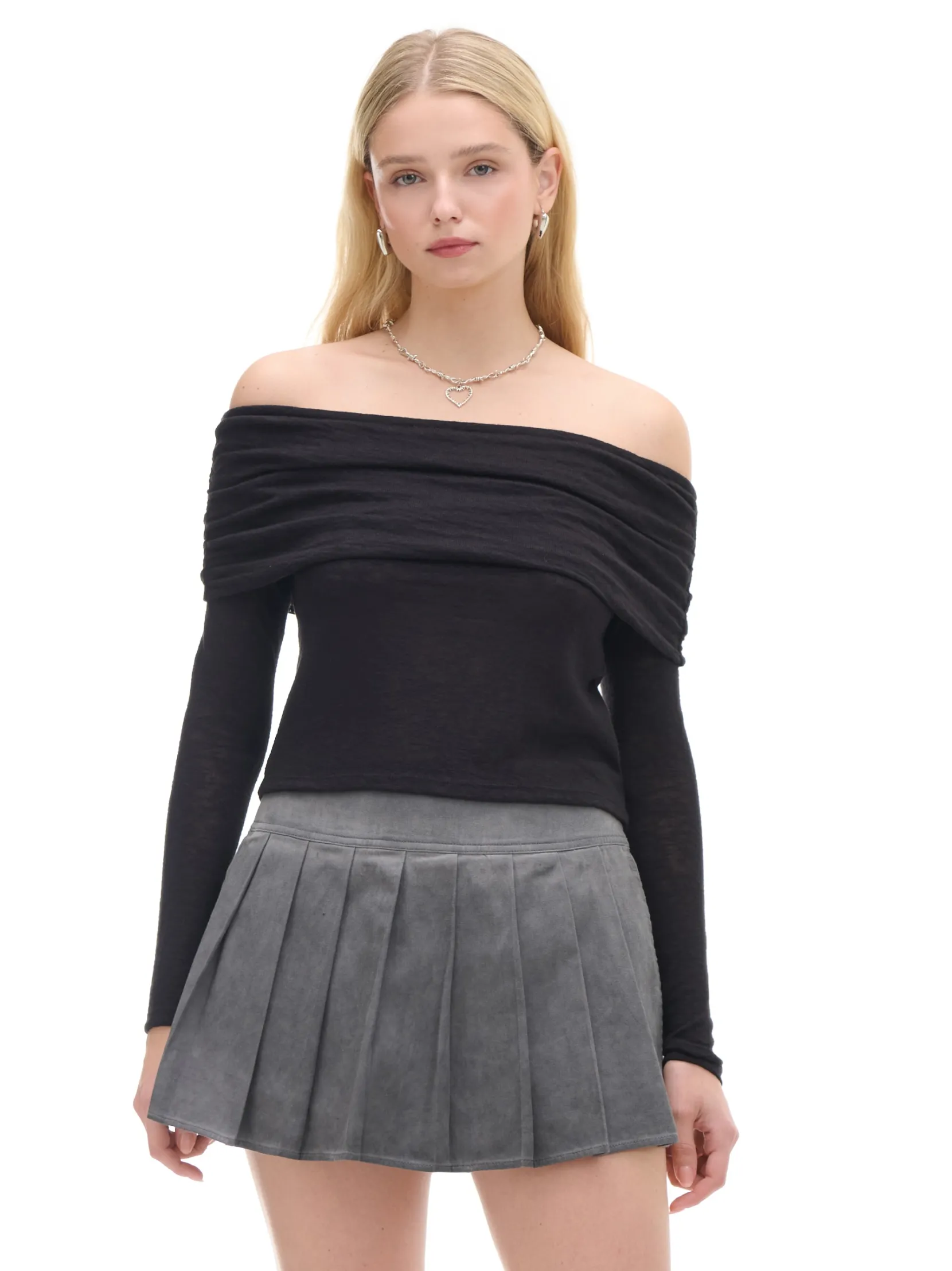 Hot sweter typu carmen Swetry