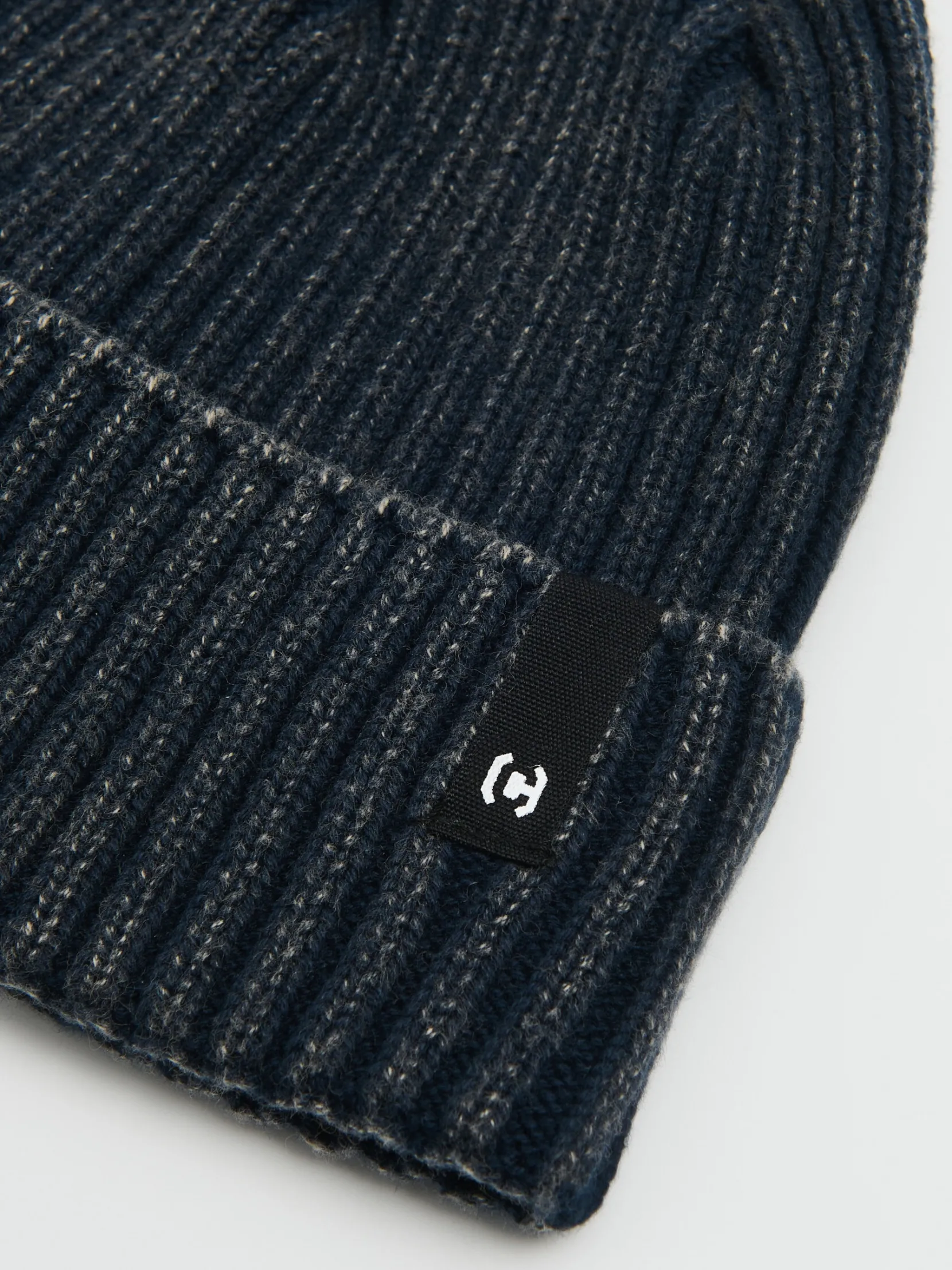 Fashion Granatowa czapka beanie z naszywką Czapki