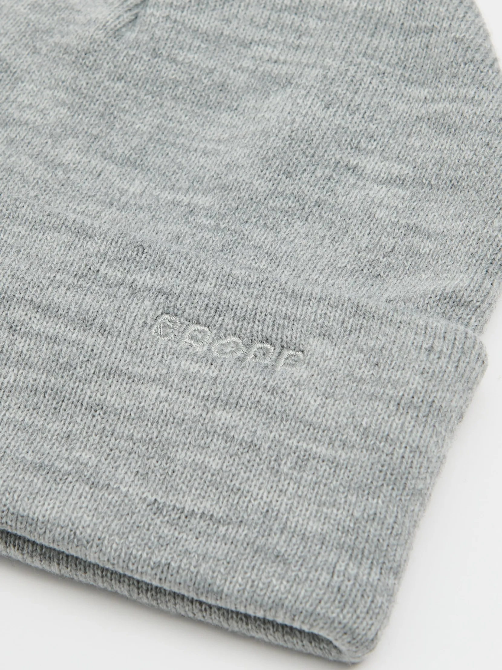 Hot Jasnoszara czapka beanie z naszywką Czapki|Basic