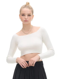Hot sweter z odkrytymi ramionami Swetry