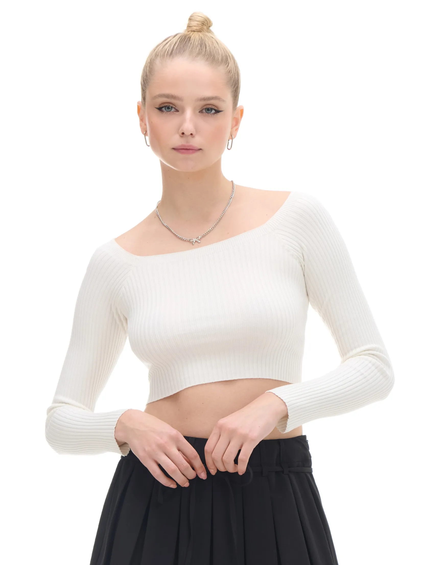 Hot sweter z odkrytymi ramionami Swetry